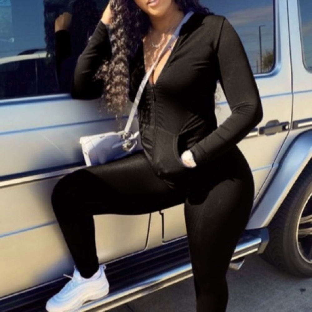 ⚫️Black Tracksuit⚫️